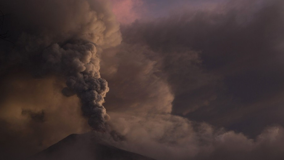  Вулканът Тунгурауа изригна три пъти | StandartNews.com