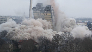 ВИДЕО: Падна една от най-високите сгради в ЕС