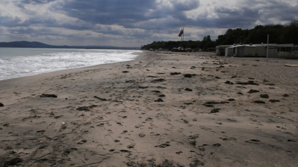 Морето погълна плажа в Ахтопол | StandartNews.com