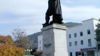 Почитат Гоце в града под Пирин