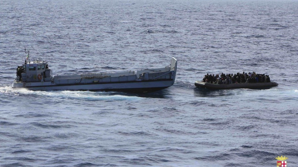 Италия спаси над 1100 имигранти южно от Сицилия | StandartNews.com