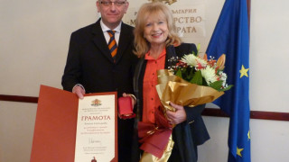 Актрисата Анета Сотирова с награда „Златен век" 