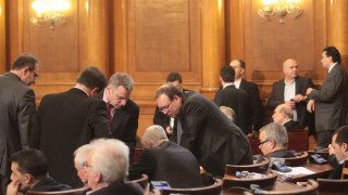 Предложиха замразяване на депутатските заплати