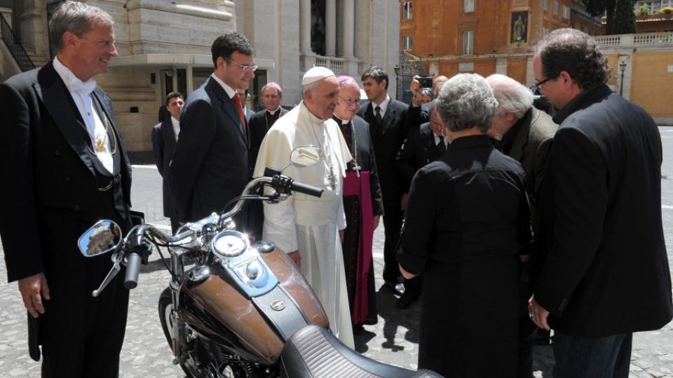 Папата продаде мотора си за 241,5 хил. евро | StandartNews.com