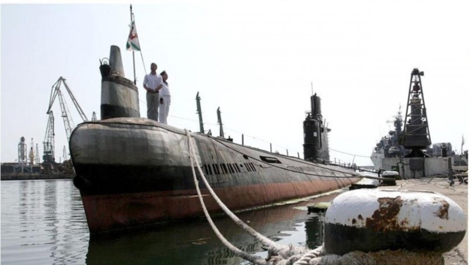 Спор за ДДС блокира продажбата на военна подводница | StandartNews.com