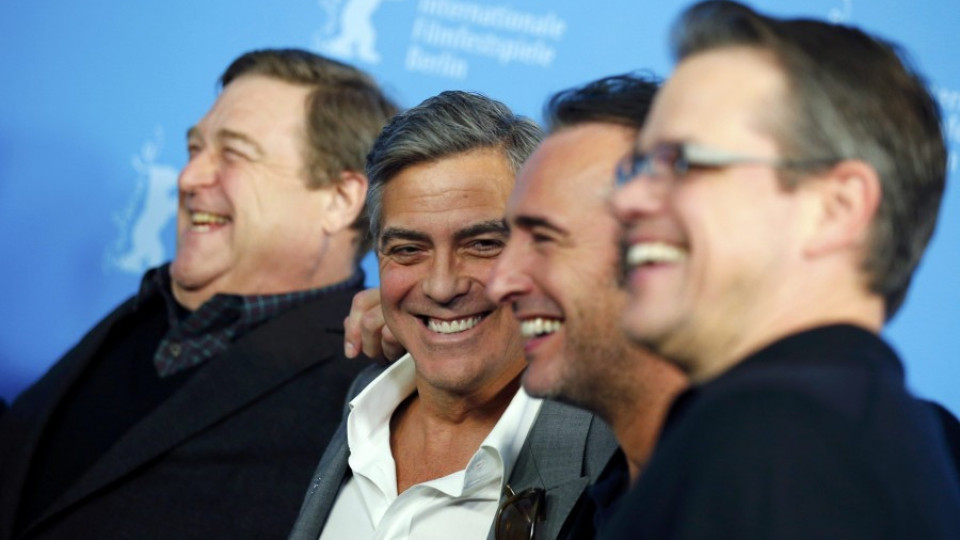 Фенки по петите на Клуни | StandartNews.com
