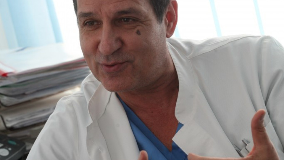Д-р Стоян Лазаров е ангел за 3000 деца | StandartNews.com