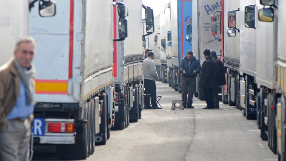 Турските превозвачи блокират изцяло границата в четвъртък | StandartNews.com
