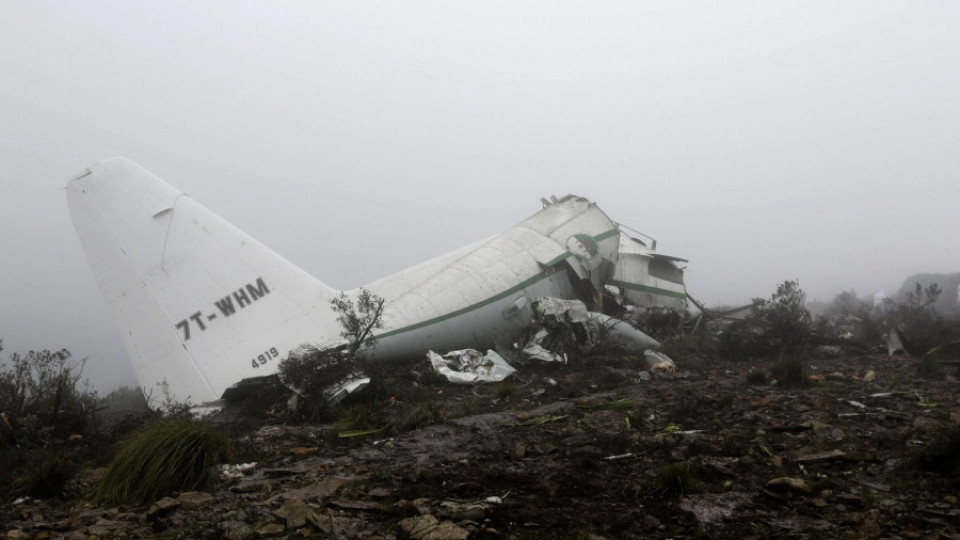 1 оцелял при самолетната трагедия в Алжир | StandartNews.com