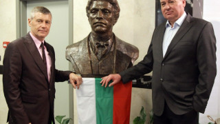 Паметник на Левски събира двама премиери
