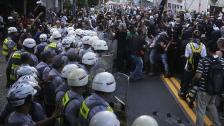 Масови протести в Бразилия и Венецуела