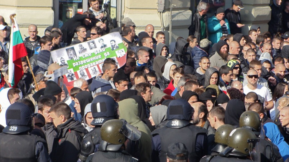 Бой между националисти и жандармерия в Пловдив | StandartNews.com