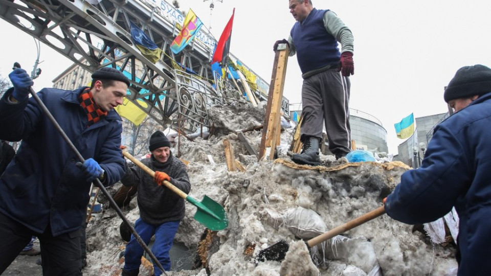 Вдигат част от барикадите в Киев | StandartNews.com