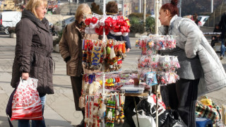 Заливаме Гърция и Испания с мартеници