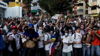Хиляди венецуелци с Мадуро на митинг срещу "фашизма"
