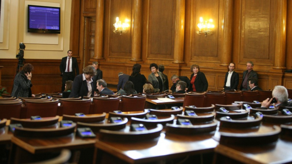 Заседанието на парламента се провали | StandartNews.com