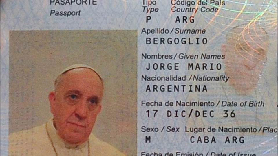Светият отец си поднови паспорта от родината по редовната процедура | StandartNews.com