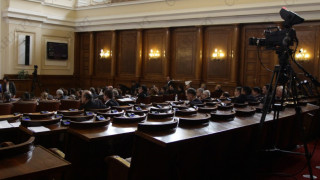 Депутатите се успаха
