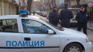 Братя нападат полицаи с тояги