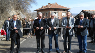 Ремонтираха път в подножието на Пирин