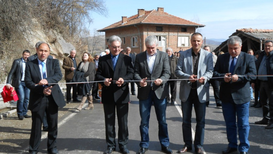 Ремонтираха път в подножието на Пирин | StandartNews.com