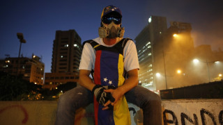 Военните стрелят по протестиращи във Венецуела (ВИДЕО)
