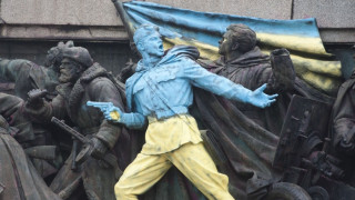 Боядисаха паметника на Съветската армия за пореден път