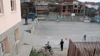 Новият директор на училището в Рибново влезе в кабинета си