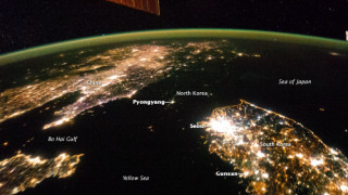 Снимка на НАСА показва КНДР като „черна дупка" на Земята