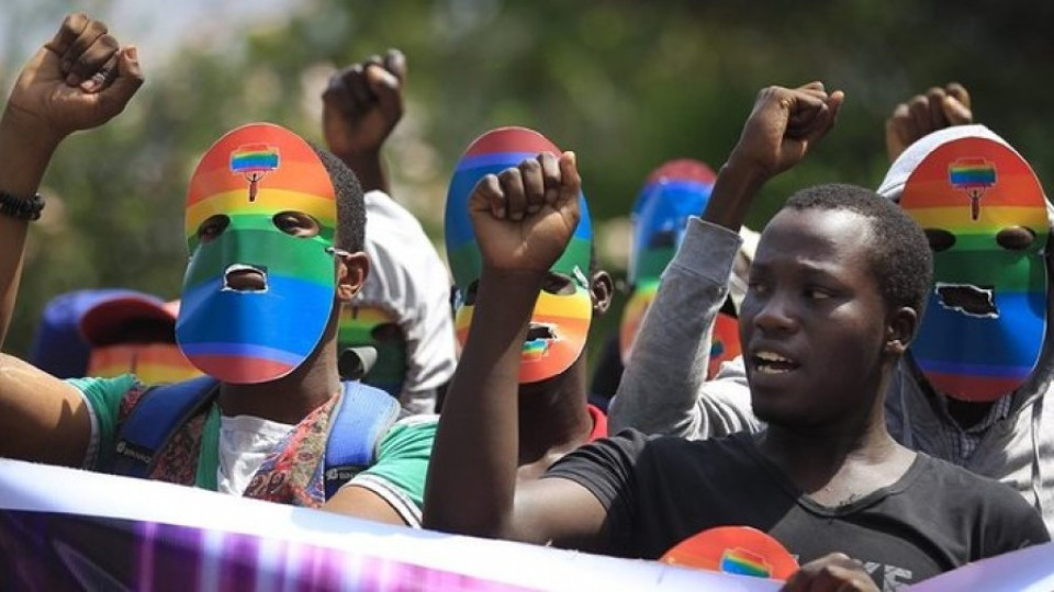 Таблоид в Уганда пусна гей списък | StandartNews.com