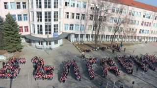 Деца изписаха с тела "България"