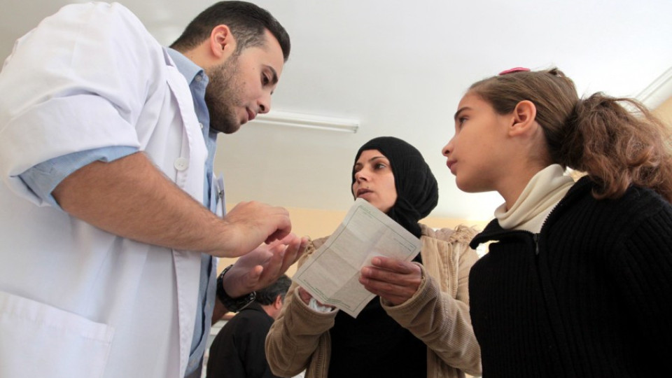 Обучават и бежанци за санитари | StandartNews.com