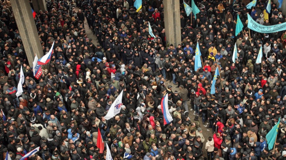 Окупатори завзеха сградата на парламента в Крим | StandartNews.com