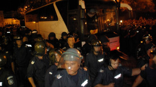 Полицай отива на съд заради бой над протестиращи
