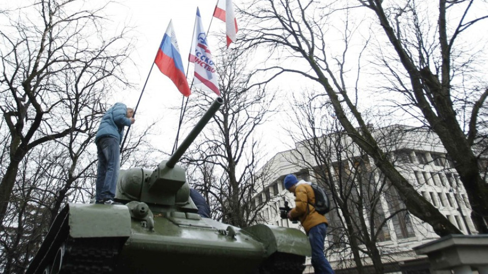 Руски флаг над Крим | StandartNews.com