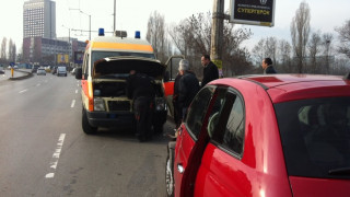 Линейка се обърна в София