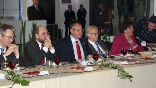 Сергей Станишев приветства лидерите на ПЕС на официална вечеря