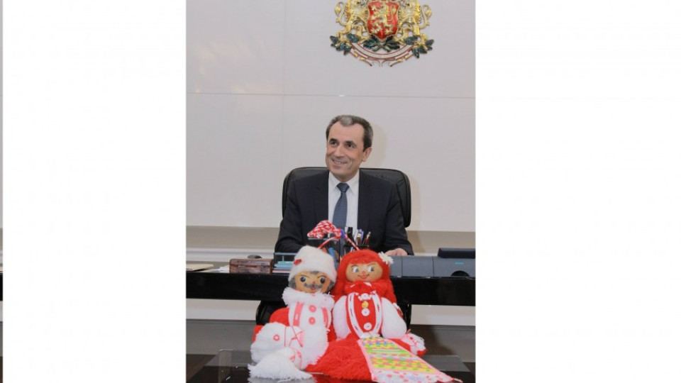 Премиерът поздрави българите с мартеница | StandartNews.com