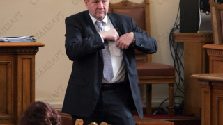 Миков свика извънредно заседание на парламента за ИК 