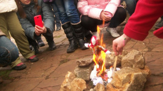 Чучело изгоря над Враца за празника Масленица