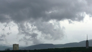 Времето днес: Предимно облачно и дъждовно
