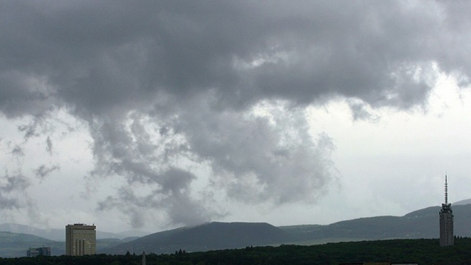 Времето днес: Предимно облачно и дъждовно | StandartNews.com
