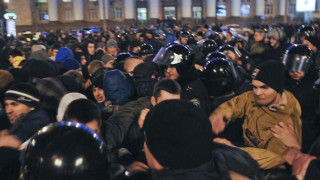 Нощ на сблъсъци в Донецк, 10 души са ранени