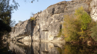 Спряха незаконна кариера в защитена зона