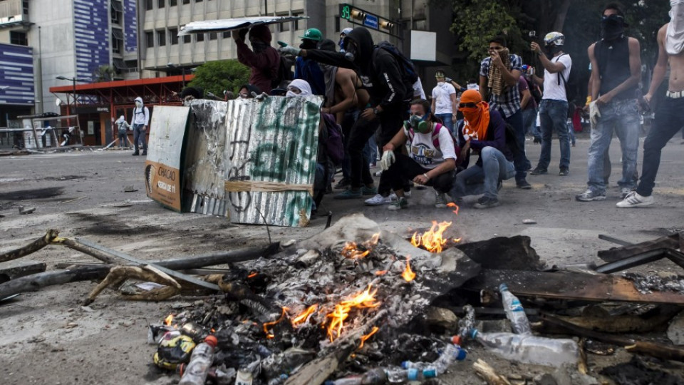 Вероятни снайперистки атаки при протестите във Венецуела | StandartNews.com