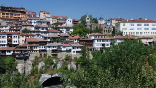 Лихвар завлече 15 души с имоти