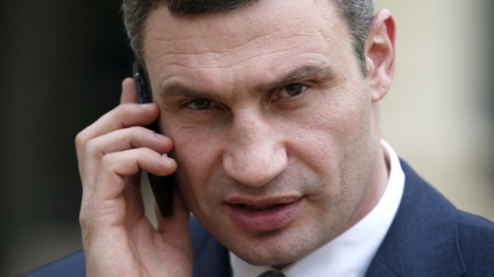 Хвърляха яйца и пиратки по Кличко в Харков | StandartNews.com