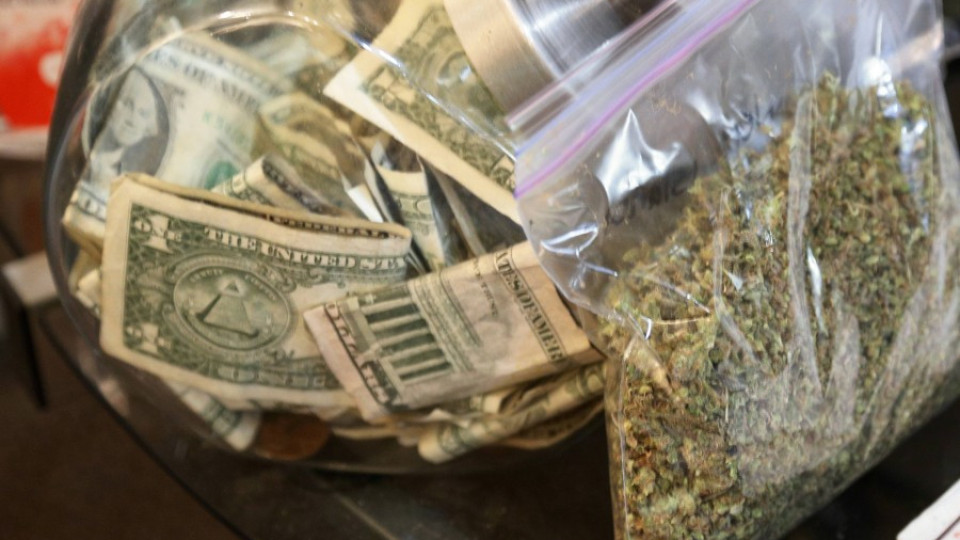 $2 млн. от данъци върху продажби на марихуана за месец в Колорадо | StandartNews.com