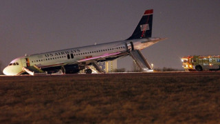 Пътнически самолет се разпадна преди да излети
