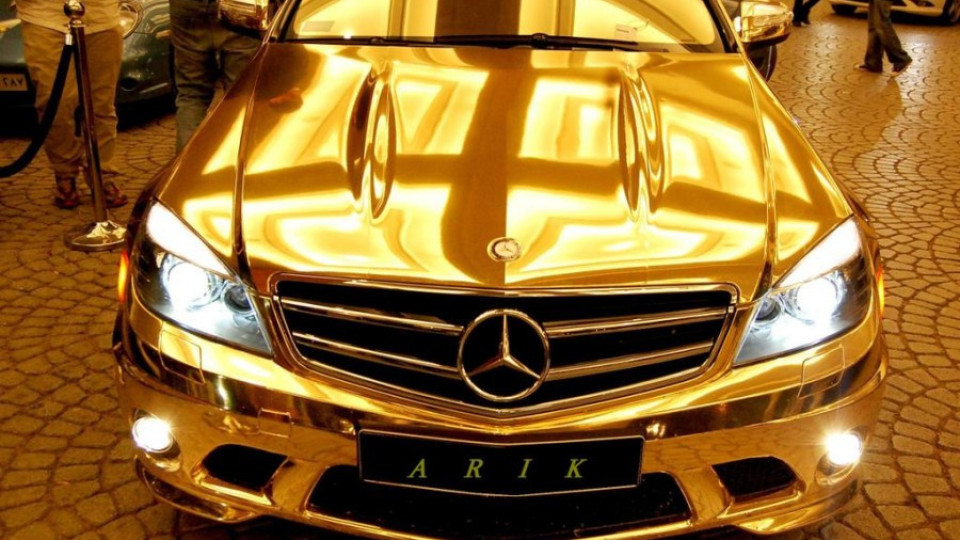 Пуснаха Мерцедес покрит със злато за 359 000 евро | StandartNews.com